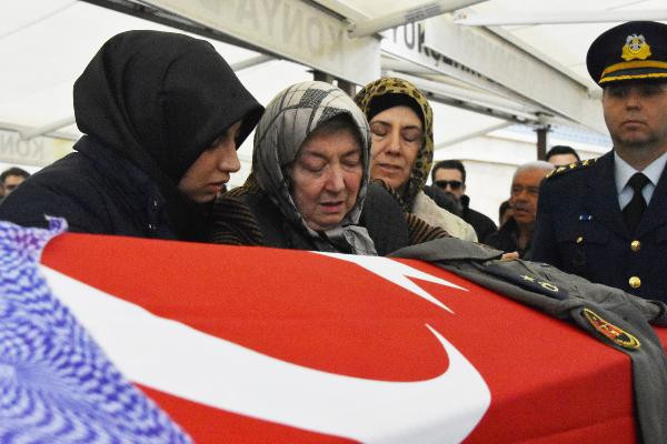 Pilot Melike Kuvvet giyemediği Binbaşı tulumu ile uğurlandı - Resim: 3