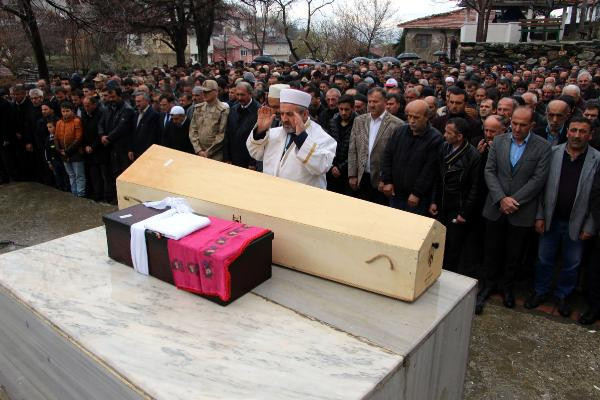 Bu acıya yürek dayanmaz! Yanarak ölen anne-kız yan yana defnedildi - Resim: 1