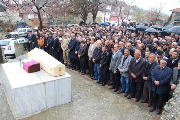 Bu acıya yürek dayanmaz! Yanarak ölen anne-kız yan yana defnedildi - Resim: 2