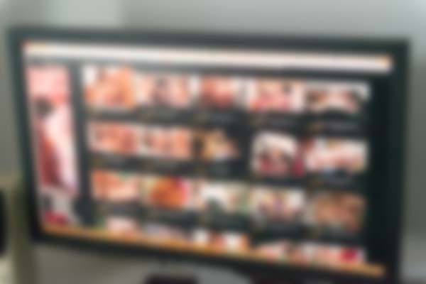 Mağazada gece gündüz canlı canlı cinsel içerikli yayına başladılar skandal - Resim: 3