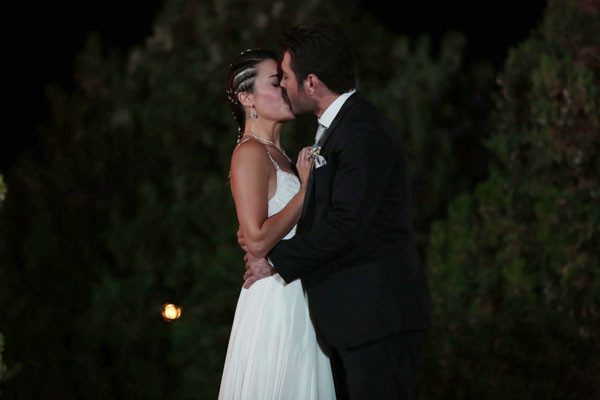 İrem Sak eski sevgilisiyle dudak dudağa olay görüntüler  - Resim: 1