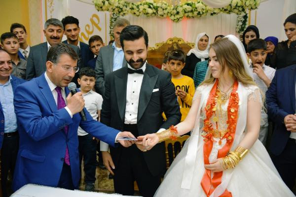 Aşiret düğününde dolar yağmuru! - Resim: 1