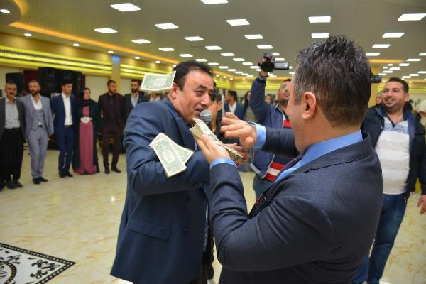 Aşiret düğününde dolar yağmuru! - Resim: 4