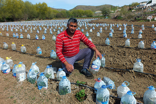 Hurdacıdan aldığı 3 bin pet şişeyle sera yaptı! - Resim: 1
