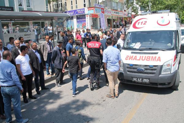 Otobüs durağında kanlar içinde yerde kaldı! - Resim: 4