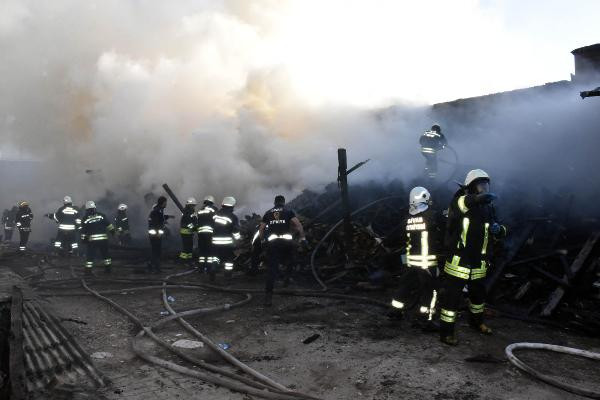 Dev yangın 3 saatte söndürüldü: 100 ton kül oldu! - Resim: 2
