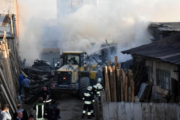 Dev yangın 3 saatte söndürüldü: 100 ton kül oldu! - Resim: 3