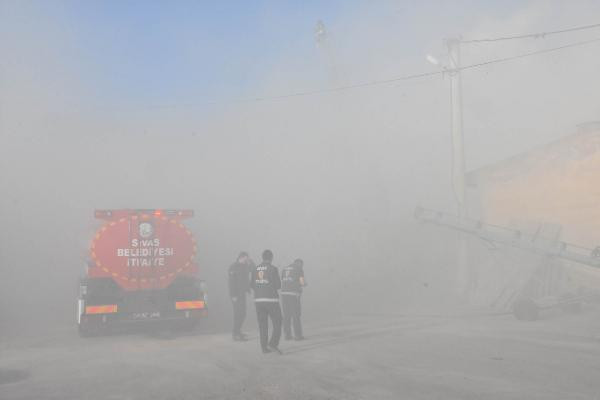 Dev yangın 3 saatte söndürüldü: 100 ton kül oldu! - Resim: 4