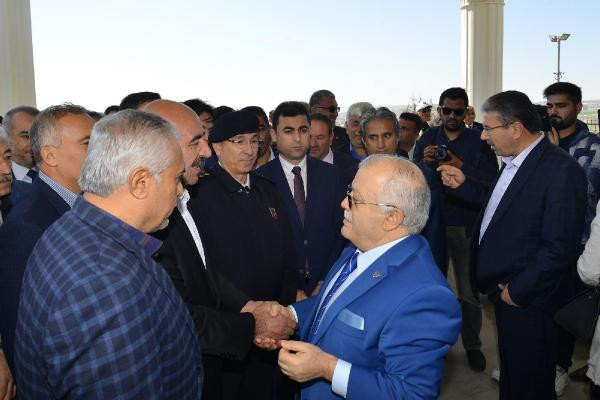 Emekliye ayrılan vali, kentten böyle uğurlandı! - Resim: 1