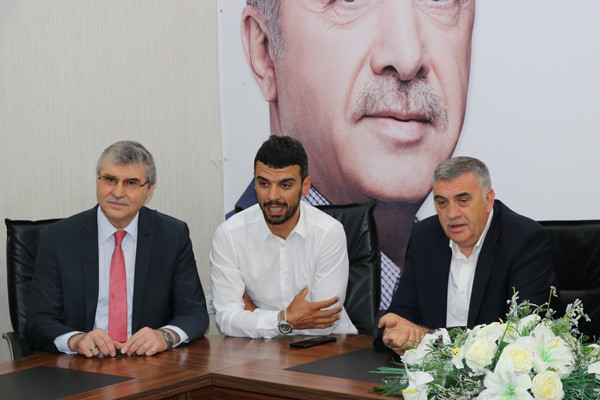 AK Partili aday partiye Lamborghini'yle geldi sosyal medya yıkıldı - Resim: 1