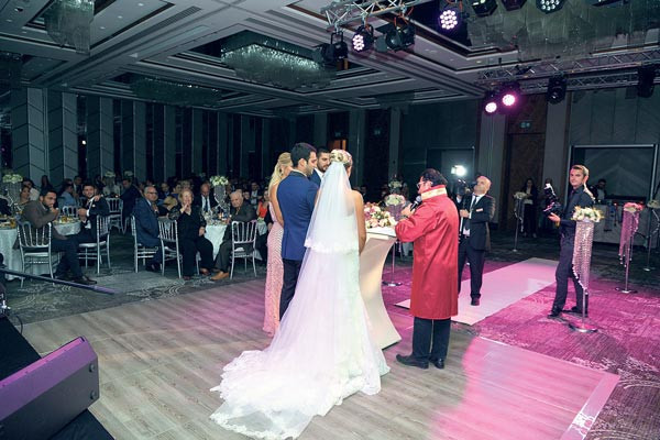 Düğünler gerçek ama nikahlar sahte - Resim: 3