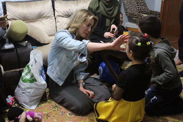 Gamze Özçelik'in rotası Suriyeli bu aile iftar yaptıktan sonra... - Resim: 1