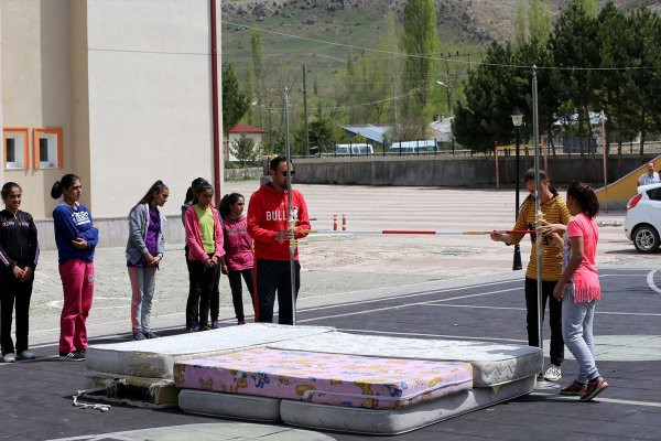 Eski yataklar ve süpürge saplarıyla şampiyon oldular! - Resim: 1