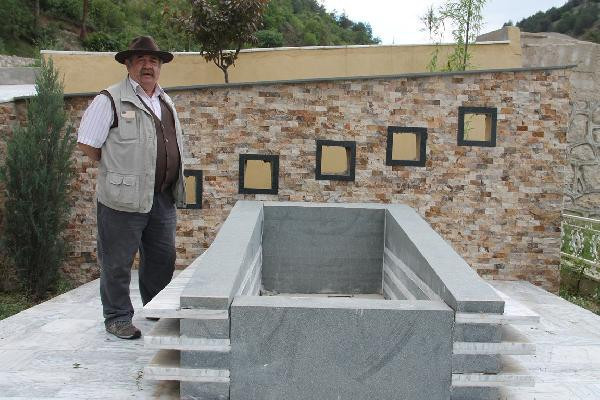 Ünlü oyuncu ölmeden mezarını yaptırdı! 'Baktıkça ölesim geliyor' - Resim: 1