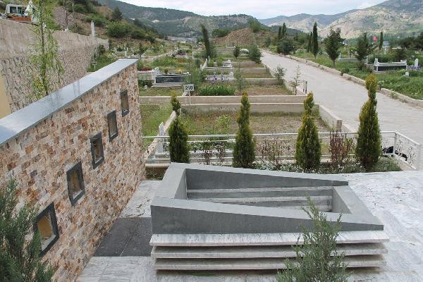 Ünlü oyuncu ölmeden mezarını yaptırdı! 'Baktıkça ölesim geliyor' - Resim: 3