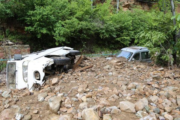 Artvin'de köy toprağa gömüldü dehşet gün ağarınca ortaya çıktı!  - Resim: 1