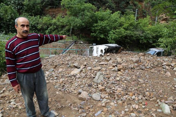 Artvin'de köy toprağa gömüldü dehşet gün ağarınca ortaya çıktı!  - Resim: 3