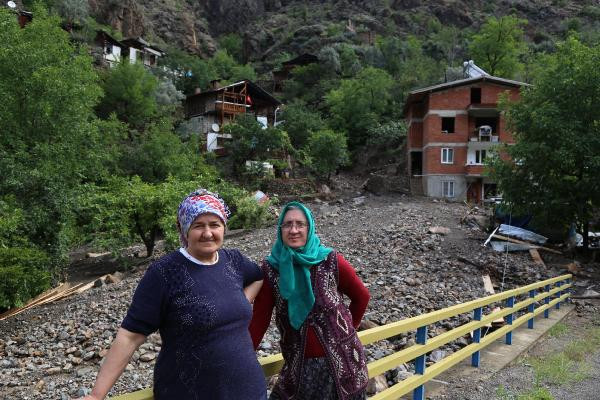 Artvin'de köy toprağa gömüldü dehşet gün ağarınca ortaya çıktı!  - Resim: 4