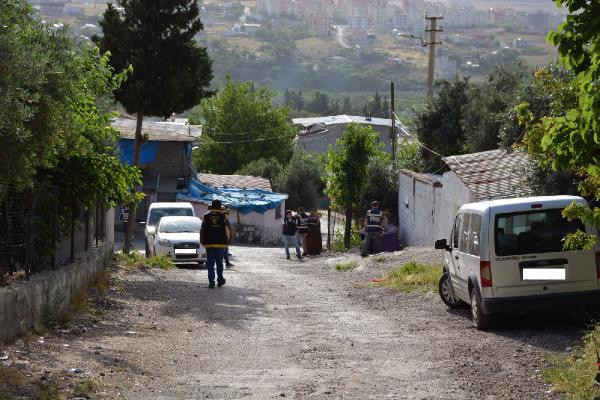 Pitbull köpeğiyle korkutup zorla fuhuş yaptırmışlar! - Resim: 3