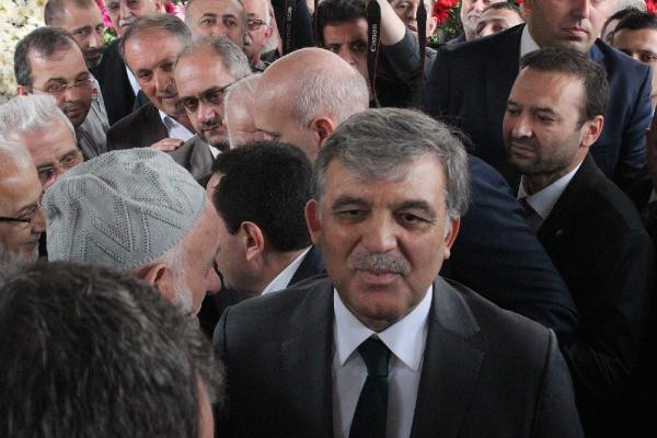Cenazede Abdullah Gül'e tepki: Reisime hainlik yaptın - Resim: 1