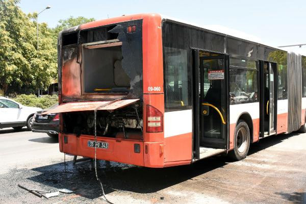Belediye otobüsü alev alev yandı! Facia kıl payı atlatıldı - Resim: 4