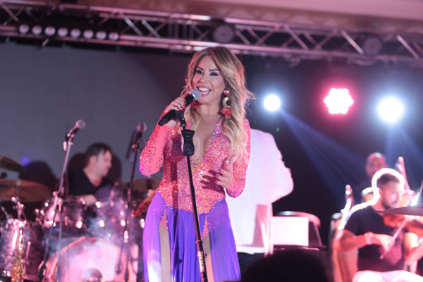 Aşk bombası patladı kayınvalidesinin elini öptü! - Resim: 4