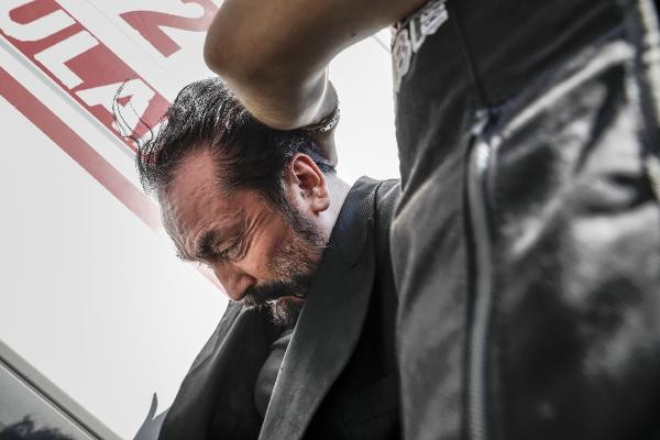 Polis, Adnan Oktar'a yine aynı şeyi yaptı! Dikkat çeken ayrıntı - Resim: 2