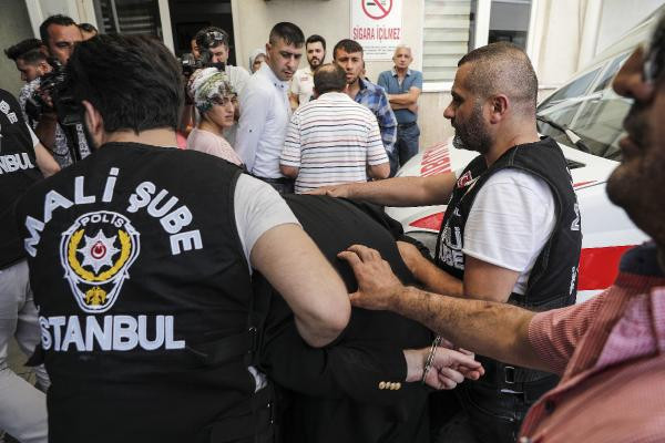 Polis, Adnan Oktar'a yine aynı şeyi yaptı! Dikkat çeken ayrıntı - Resim: 4