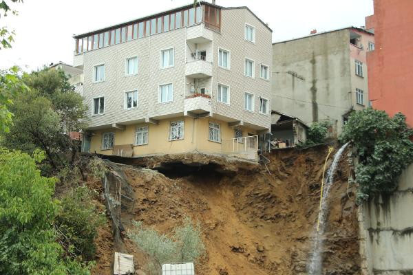 Sütlüce'de korkulan oldu o bina çöktü! Arda Turan'la ilgisi ne? - Resim: 1
