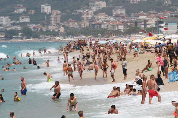 Alanya'da tatilciler plajları doldurdu - Resim: 1