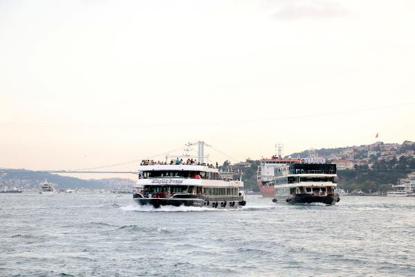 Boğaz'da korku dolu anlar: Kıyıya doğru böyle sürüklendi! - Resim: 2
