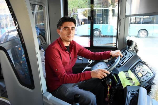 Kahraman şoför; anne ve bebekten sonra küçük kızı da kurtardı! - Resim: 4