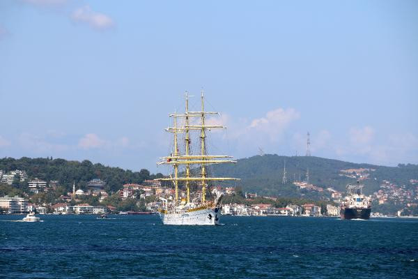 Boğazdan geçen gemi ilgi odağı oldu: Dünyada sadece 5 tane var! - Resim: 2