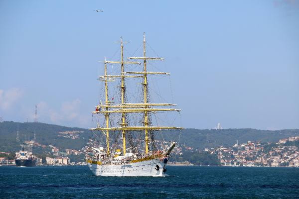 Boğazdan geçen gemi ilgi odağı oldu: Dünyada sadece 5 tane var! - Resim: 3