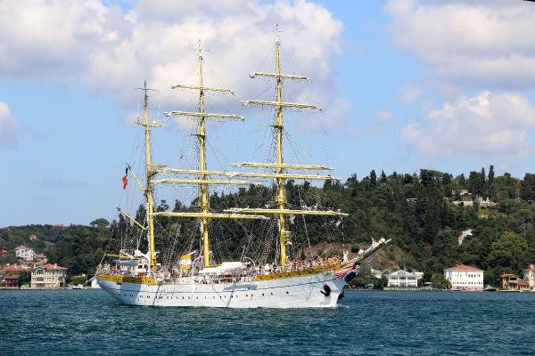 Boğazdan geçen gemi ilgi odağı oldu: Dünyada sadece 5 tane var! - Resim: 4