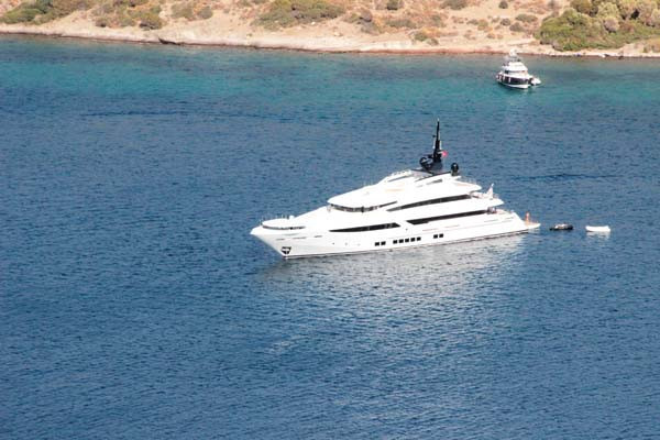 Bodrum'a lüks yatıyla geldi bedava lahmacun ayran dağıttı tatilciler bayram etti - Resim: 2