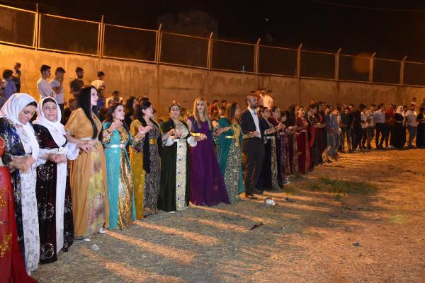 Şırnak'ta aşiret lideri dolar istemedi kızına takılanlara bakın! - Resim: 2