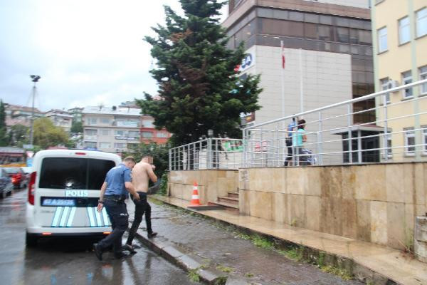 Karısını evinde başka adamla yarı çıplak bastı! Sonrası... - Resim: 3