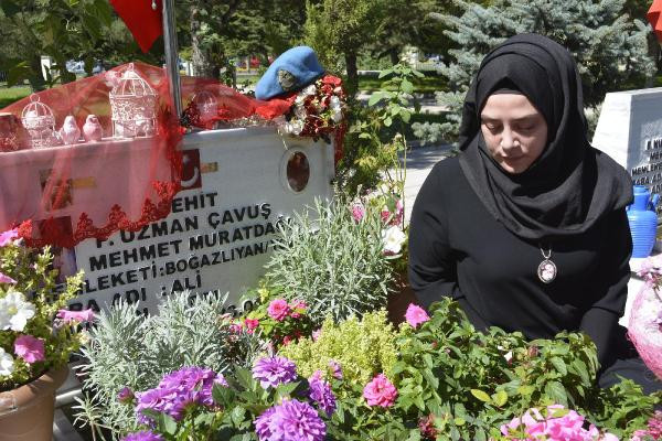 Şehit eşi isyan etti: Yüzlerine tükürmek için Hatay'a gittim - Resim: 1
