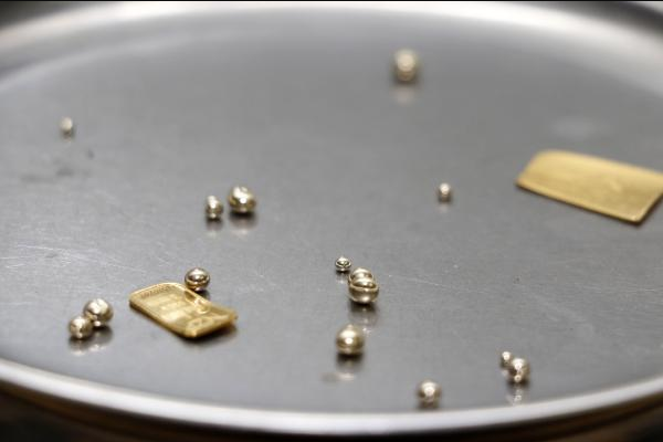 Parmakta taşımak güzel ama bakın nasıl yapılıyor? Altın yüzüğün uzun yolcuğu... - Resim: 1