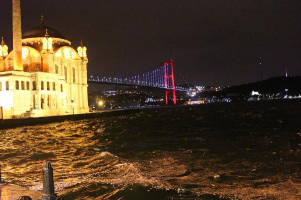 İstanbul'da şiddetli lodos! Bazı seferler iptal edildi - Resim: 2