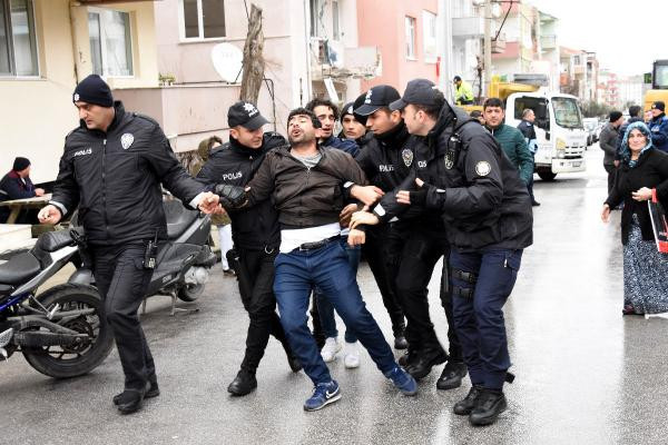Polise çok direndi ama olanları engelleyemedi! - Resim: 1