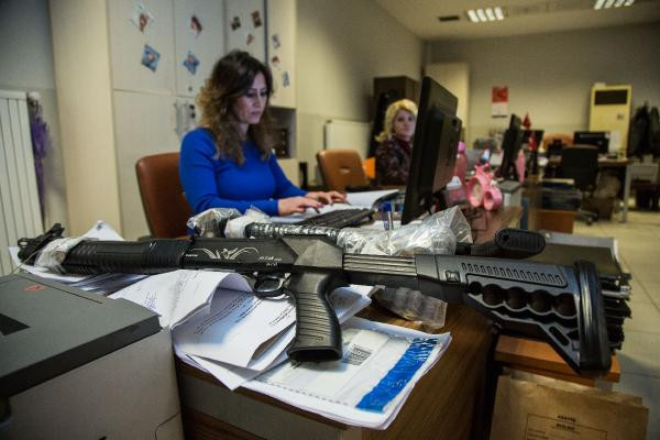 2 trilyonluk çek bile var! Para ve uyuşturu ne yapılıyor adli emaneti görmeniz lazım - Resim: 1