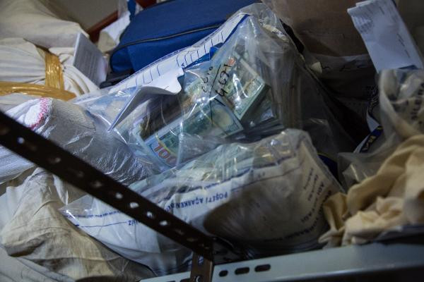 2 trilyonluk çek bile var! Para ve uyuşturu ne yapılıyor adli emaneti görmeniz lazım - Resim: 2