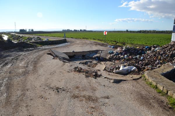 Hatay'da köprü çöktü: Kamyon devrildi! - Resim: 4