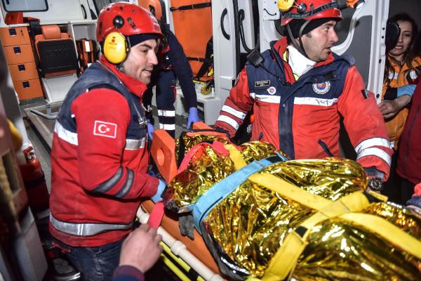 İstanbul'da bina çöktü: Ölü ve yaralılar var! - Resim: 2