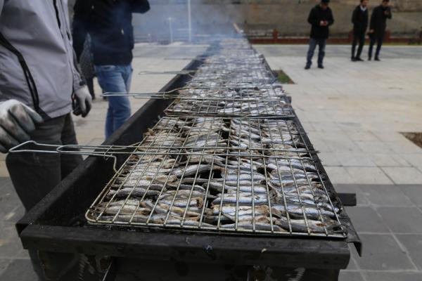 Rektörden öğrencilere 2 kamyon dolusu sürpriz! - Resim: 1