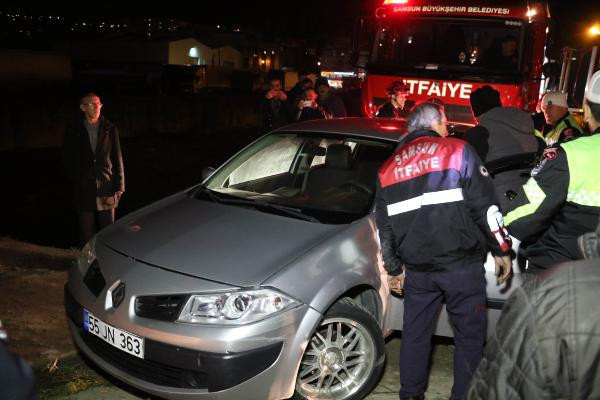 Eski tren yoluna giren sürücünün otomobili köprüde asılı kaldı! - Resim: 1