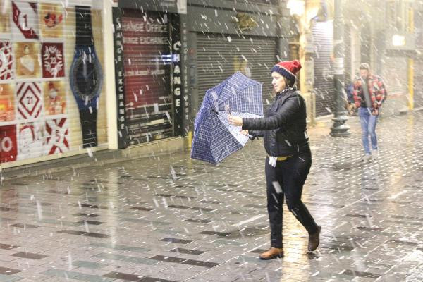 İstanbul beyaza büründü! İşte İstanbul'dan kar manzaraları - Resim: 2