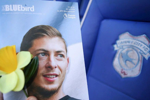 Emiliano Sala adına yapılan saygı duruşunda terbiyesizlik! Gözaltına alındılar - Resim: 1